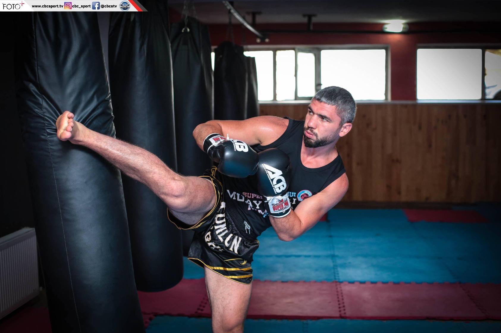 Dünya çempionunun tanınmış müğənni ilə açıq-saçıq GÖRÜNTÜLƏRİ yayıldı   - FOTO (VİDEO)